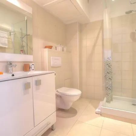 5 - Cosy In Old * 昂蒂布