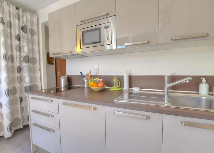 5 - Cosy In Old Apartment *